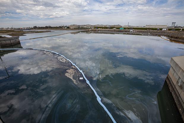 Huntington Beach oil leak, California 