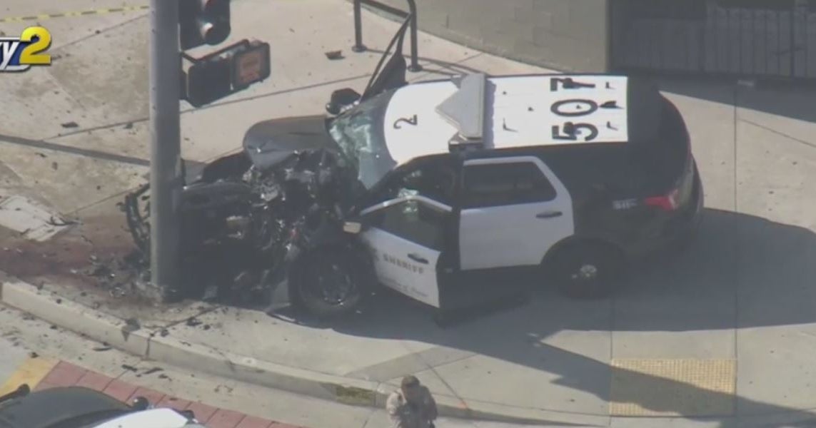 LA Sheriff's Deputy Slams Into Pole In East LA - CBS Los Angeles