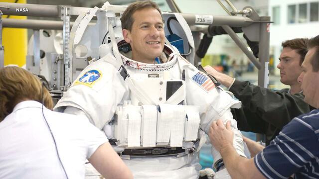 1111-cbsmornings-spacexlaunch-strassannn-834102-640x360.jpg 