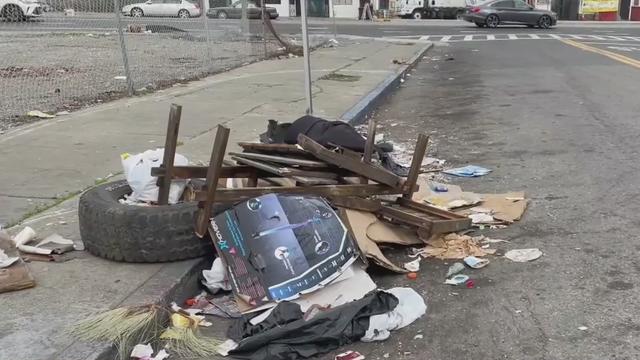 oakland_illegal_dumping_111521.jpg 