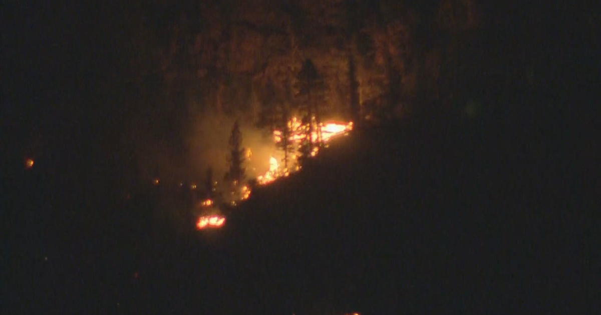 Estes Park Residents & Visitors Watch Kruger Rock Fire With Worrisome