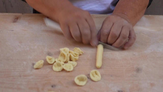 nunzia-caputo-making-orecchiette-pasta-1280.jpg 