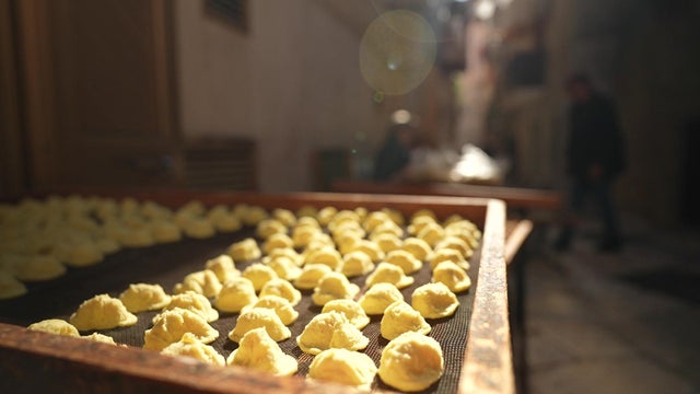 orecchiette-drying-in-sun-wide.jpg 