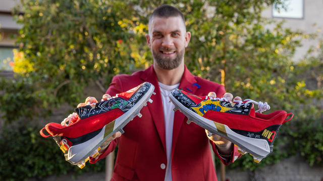 Bryce-Harper-with-MVP-Cleats.jpeg 