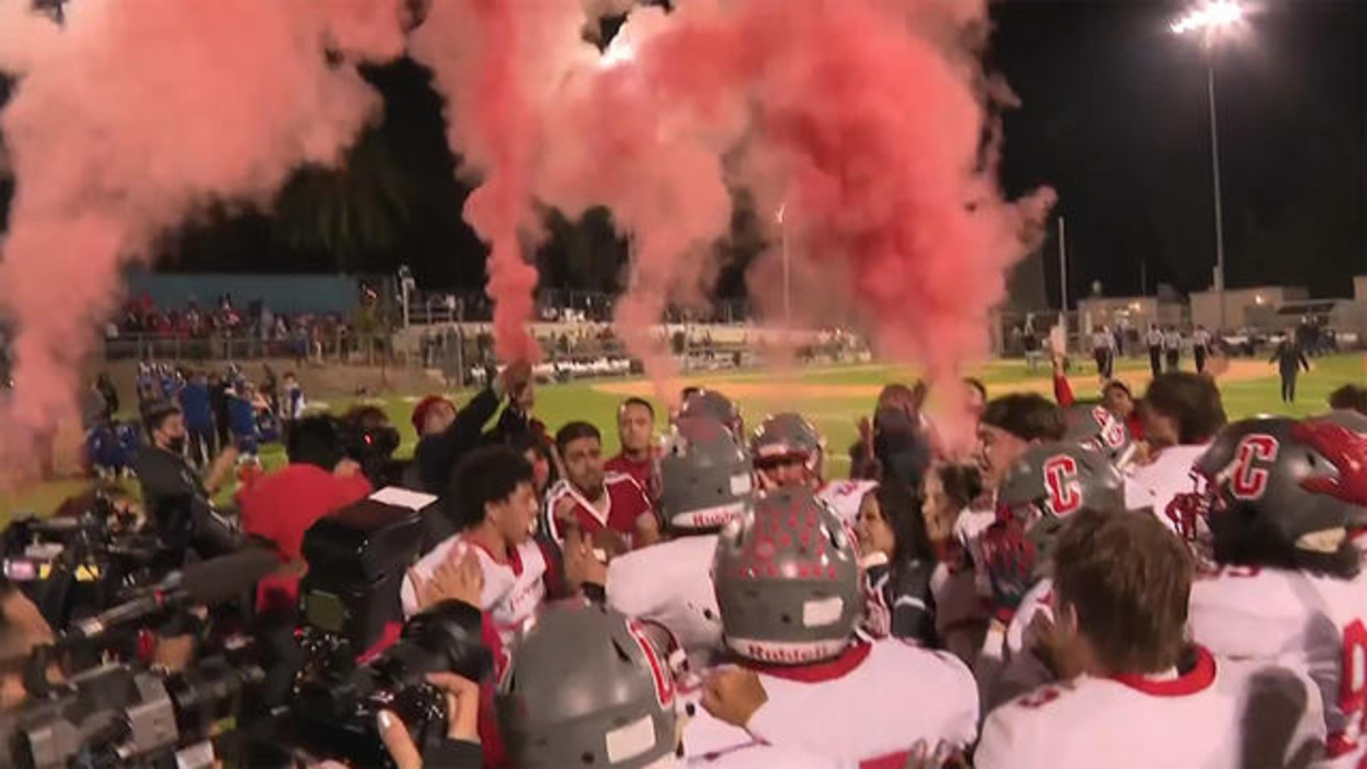 America's Only Deaf Football Team Decides What to Do During the National  Anthem