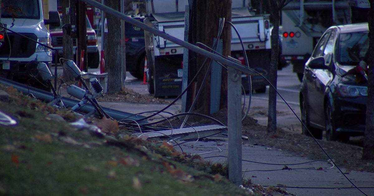 Driver Dies After Crashing Into Utility Pole In South Mpls. - CBS Minnesota
