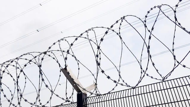 razor-wire.jpg 