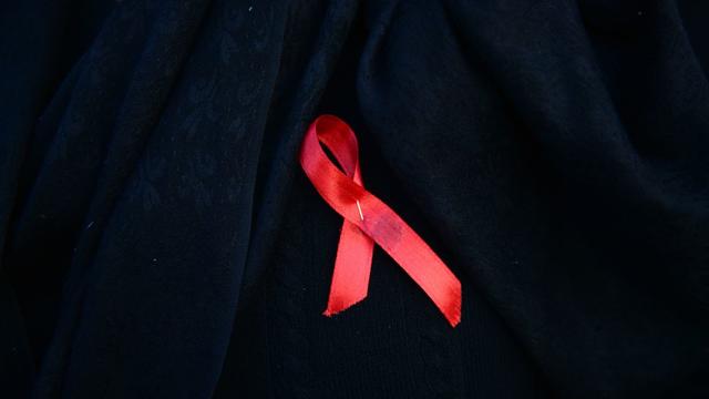 aids_red_ribbon_626662930.jpg 