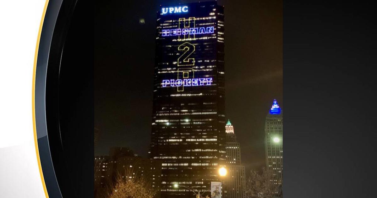 Pittsburgh Steelers Players And High Rising Buildings With Lights