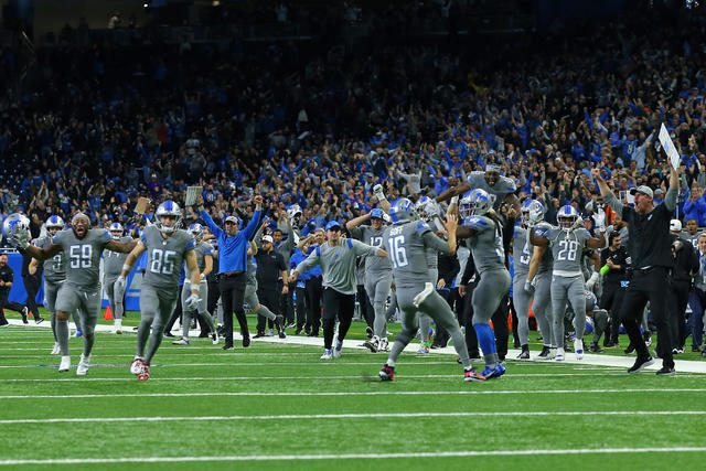 Detroit Lions deliver winning game ball dedicated to town following Oxford  High School shooting - ESPN