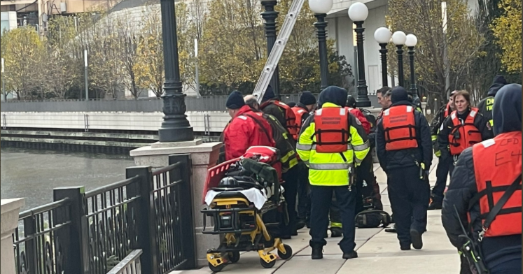Man In 'Extremely Critical' Condition After Falling Into Chicago River ...