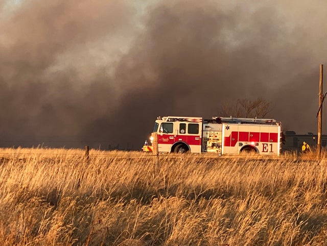 Larimer Grass Fire 1 (PFA tweet) 