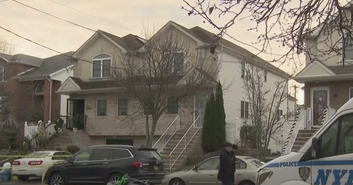 Man Shot To Death In Home Invasion Robbery On Staten Island - CBS New York