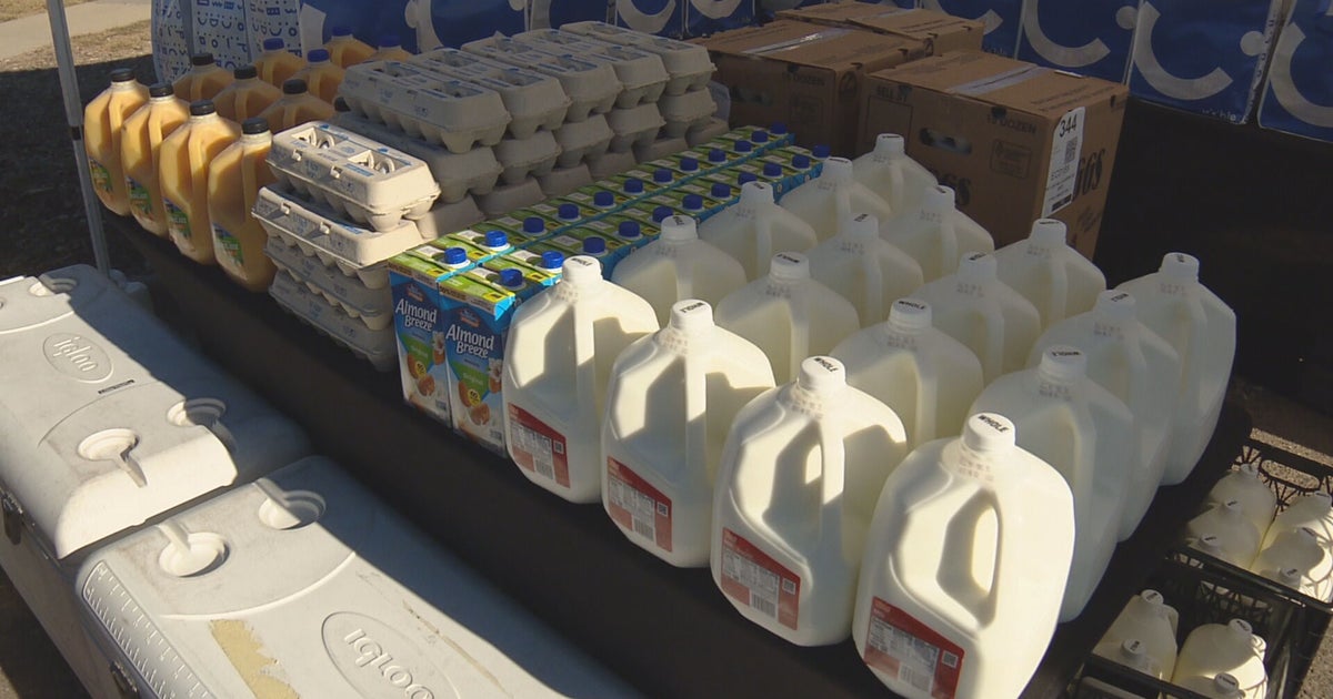 pop-up-grocery-store-helps-keep-families-fed-this-holiday-season-cbs