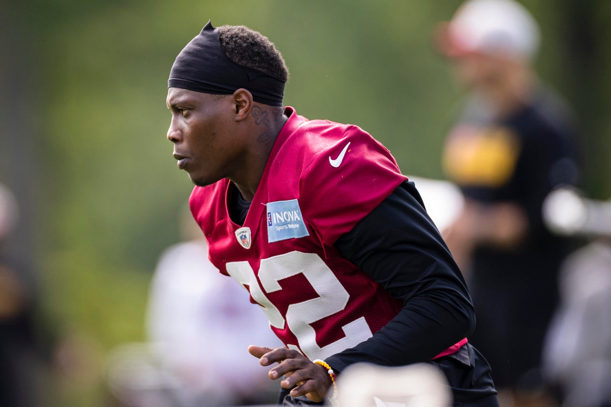 Washington Football Team safety Deshazor Everett hospitalized after car(00)