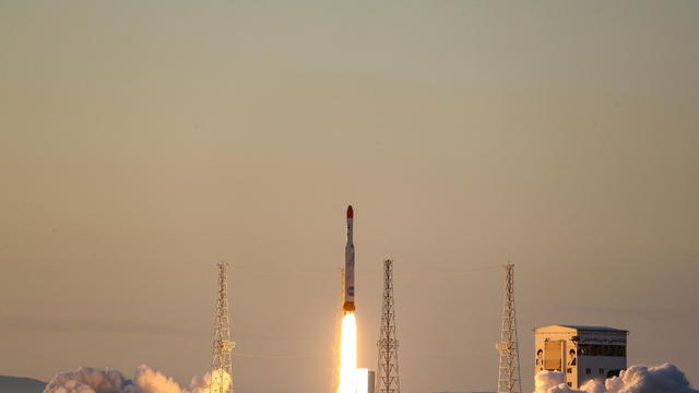 Iran launches satellite carrier rocket "Simorgh" 