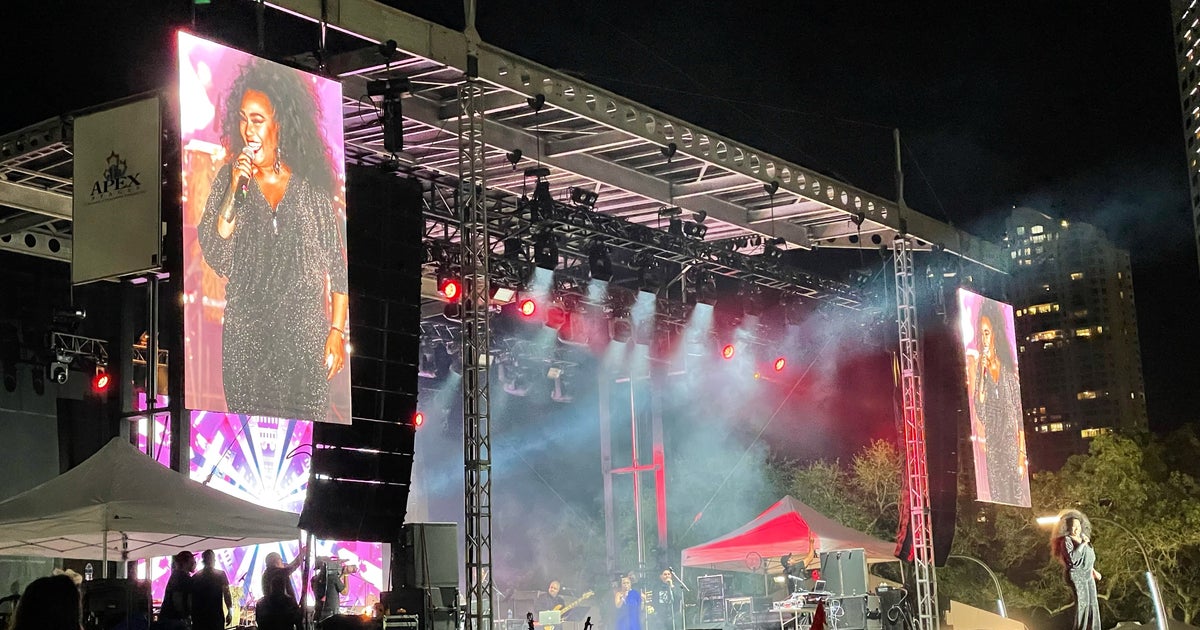 Hundreds Attend South Florida Celebrations To Ring In New Year CBS Miami