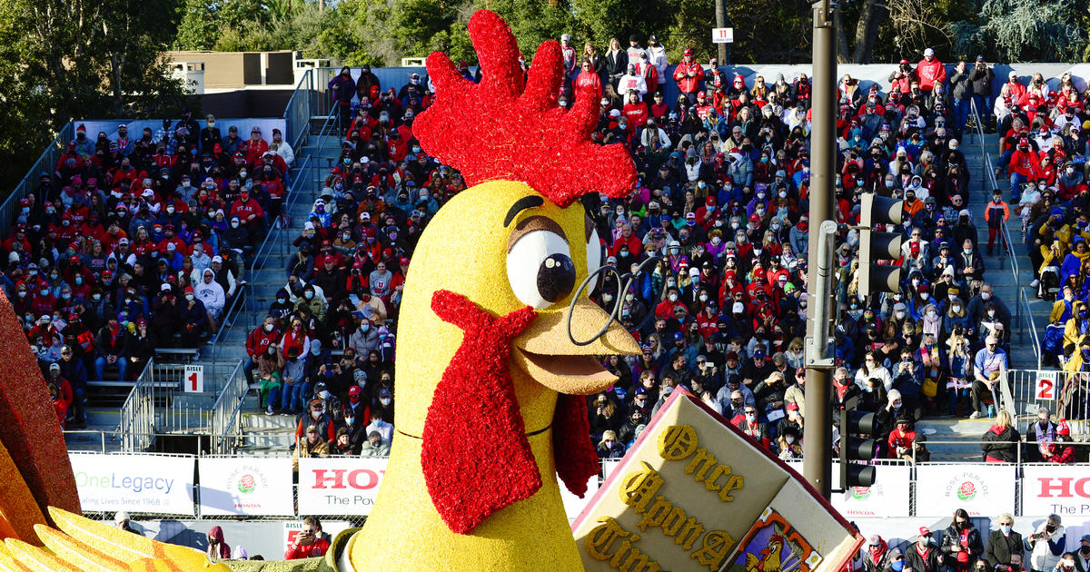 Hundreds Gather At Floatfest To View 133rd Tournament Of Roses Parade