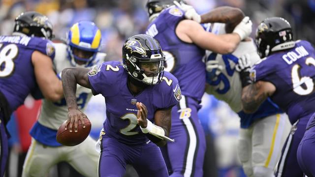 Stafford rallies surging Rams past short-handed Ravens 20-19