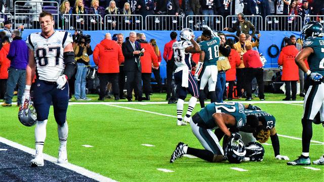 Super Bowl preview: Gloves are off in Eagles' quest to deny Tom Brady sixth Super  Bowl ring