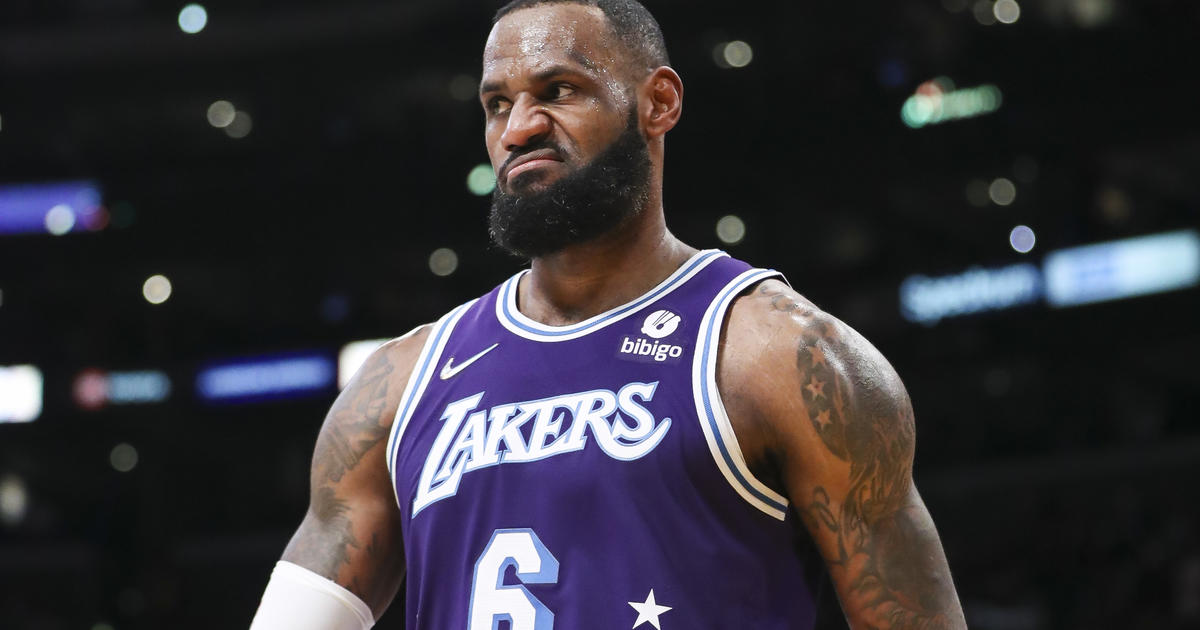 LeBron James Leads Lakers Past Hawks 134-118 for 4th Straight Win – NBC Los  Angeles