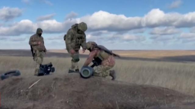 cbsn-fusion-ukrainian-troops-brace-for-possible-russian-invasion-thumbnail-870050-640x360.jpg 