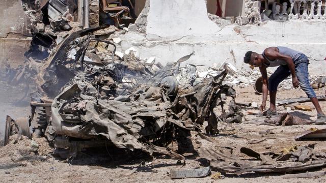 cbsn-fusion-worldview-multiple-people-killed-in-somalia-car-bombing-thumbnail-871846-640x360.jpg 