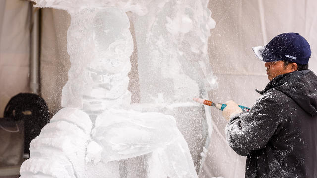 Ice-Carver.-Courtesy-Waterfront-Partnership-of-Baltimore.jpg 