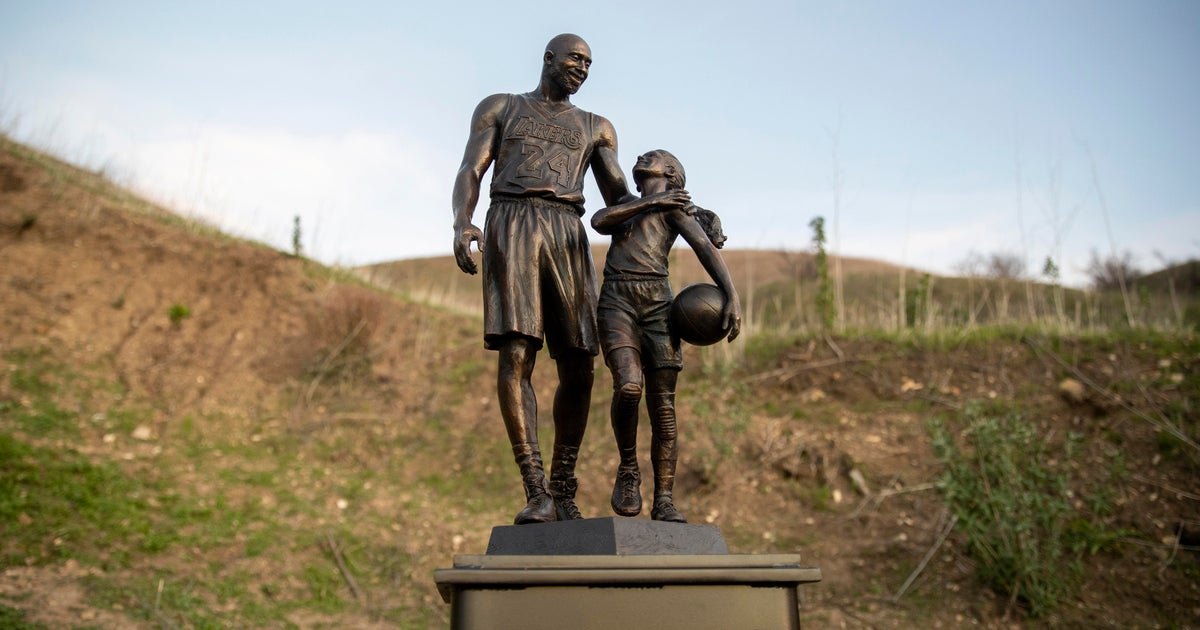 Statue honoring Kobe and Gianna Bryant placed at crash site on two-year anniversary of deaths - CBS News