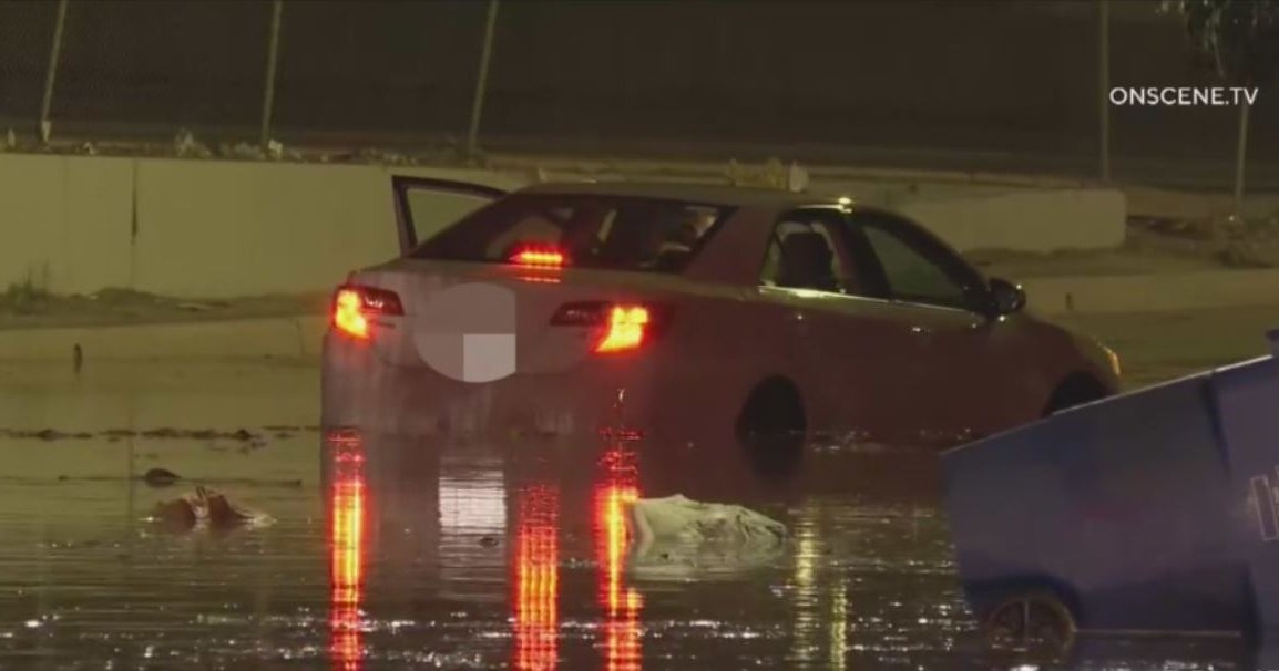 Water Main Break Floods Cahuenga Blvd. In Hollywood Hills - CBS Los Angeles
