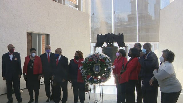 12VO_LIBERTY-BELL-WREATH-LAYING.transfer_frame_0.jpg 