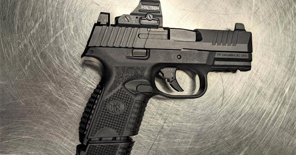 TSA Finds Loaded Gun Wrapped In T-Shirt At Logan Airport - CBS Boston