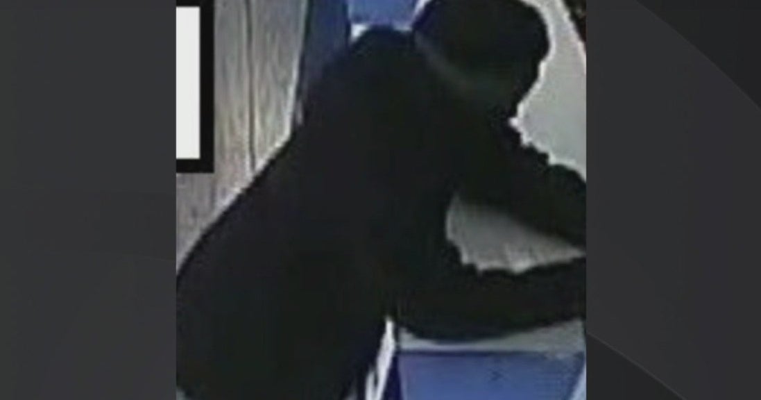 Police Search For Suspect In Cambridge Bank Robbery - CBS Boston