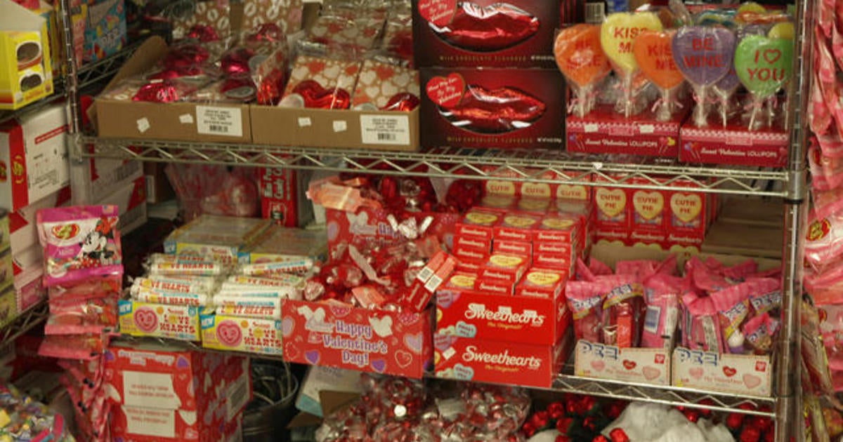 Sweet destination: A NYC candy landmark - CBS News