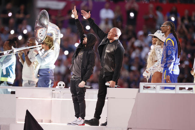 Los Angeles, United States. 14th Feb, 2022. Dr. Dre, Snoop Dogg, Eminem,  Mary J. Blige, and Kendrick Lamar perform at the Pepsi Super Bowl LVI  Halftime Show during Super Bowl LVI between