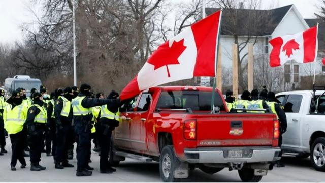 cbsn-fusion-canadian-officials-declare-end-of-crisis-at-us-canada-border-crossing-thumbnail-895438-640x360.jpg 