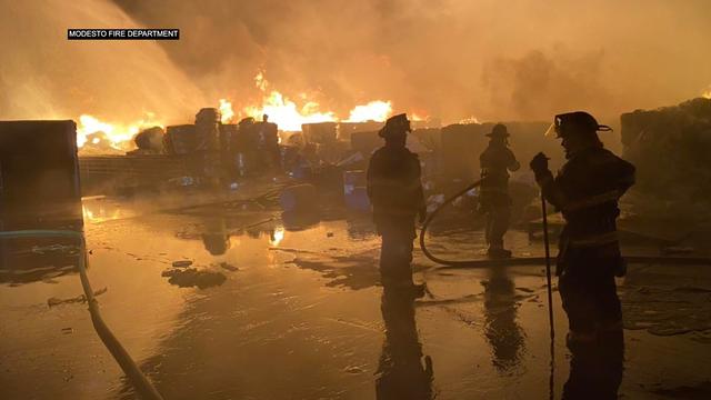 RECYCLING-PLANT-FIRE-MODESTO.jpg 