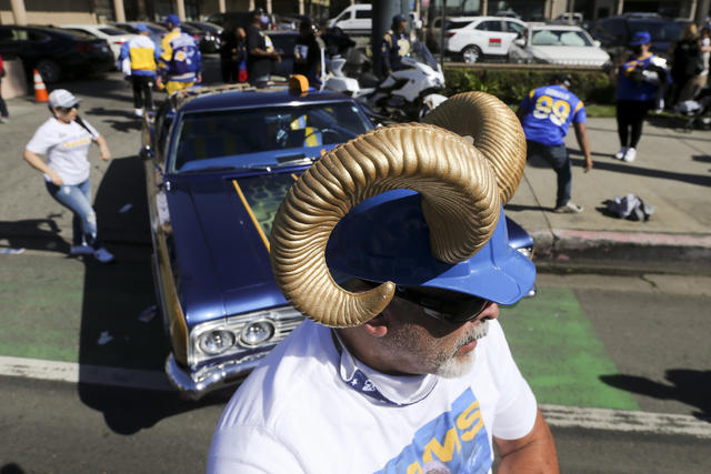 Venice Sign celebrates the LA Rams' Super Bowl win with a Venice Sign  Lighting – Venice Paparazzi