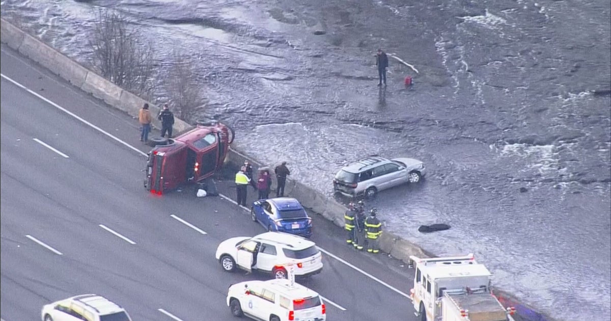 6Vehicle Crash On SB I25 at Alameda Ave Causes Large Backups In