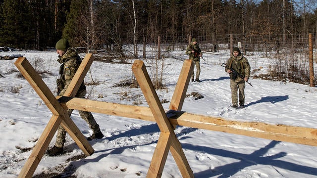 0223-cbsnewsmornings-ukrainemilitary-903098-640x360.jpg 