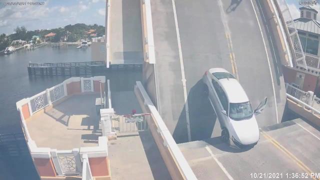 Shocking-Video-PKG-FL-Close-Call-with-Drawbridge-20220223-WED0101.jpg 