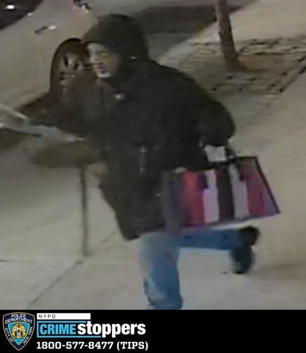 suspect-wanted-in-connection-to-hammer-attack-at-queens-subway-station.jpg 