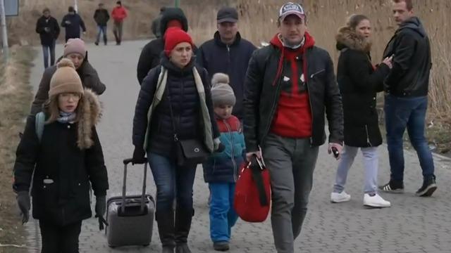 cbsn-fusion-thousands-of-ukrainian-refugees-arrive-in-other-countries-thumbnail-907880-640x360.jpg 