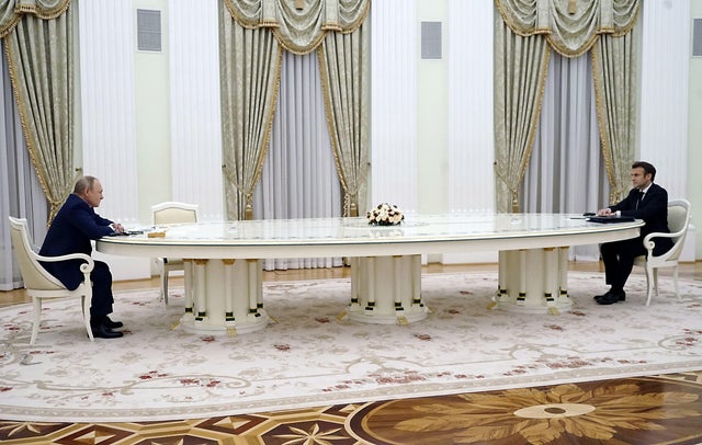 TOPSHOT-RUSSIA-FRANCE-POLITICS-DIPLOMACY-CONFLICT 
