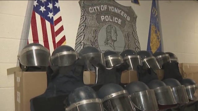 yonkers-police-ukraine-donation.jpg 