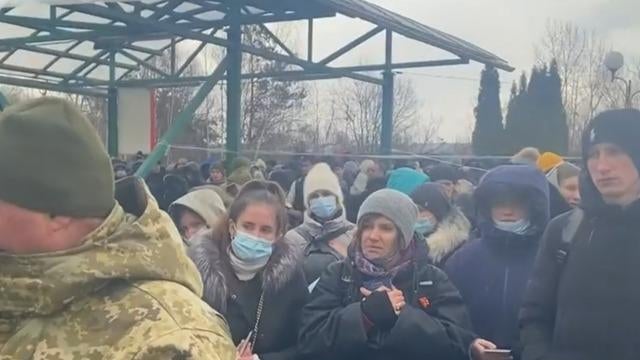 cbsn-fusion-polish-officials-scramble-to-welcome-refugees-thumbnail-913489-640x360.jpg 