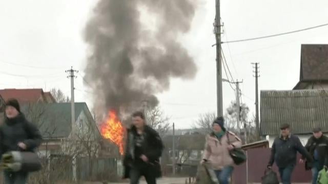 cbsn-fusion-russian-attacks-kill-civilians-fleeing-ukrainian-thumbnail-915326-640x360.jpg 