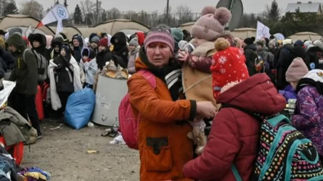 cbsn-fusion-around-1-million-ukrainian-refugees-arrive-in-poland-amid-russian-invasion-thumbnail-914708-640x360.jpg 