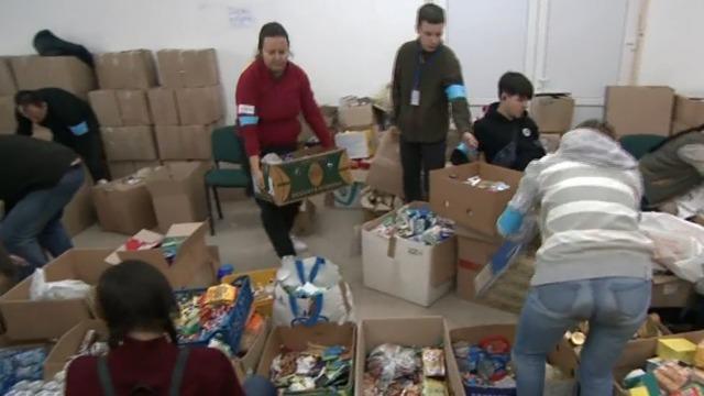 cbsn-fusion-volunteers-race-to-deliver-relief-across-ukraine-thumbnail-917542-640x360.jpg 