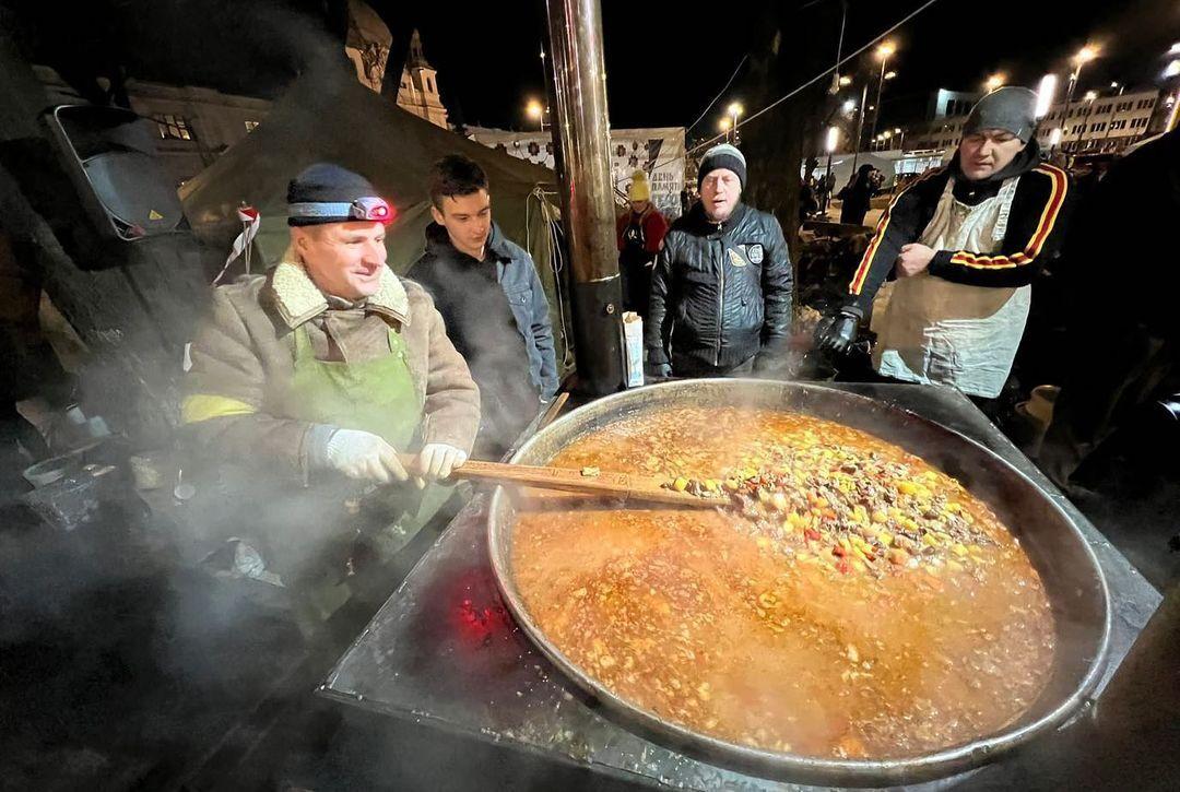 wck-lviv-hot-meal.jpg 